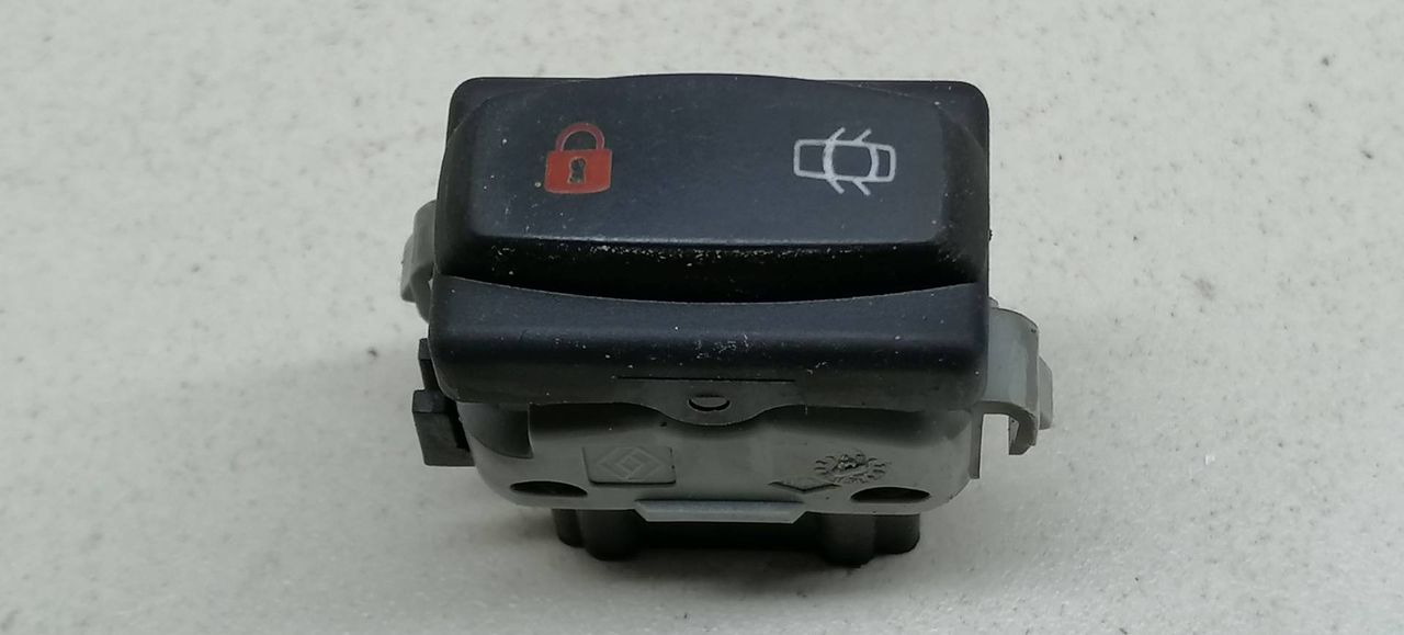 Кнопка блокировки двери Renault Espace 4 поколение 2006, 1.9 л., DCi, F9Q 820, дизель, 6МКПП, белый, минивэн, передний привод, 179029A, 1790292199, 8200414615 - фото №1