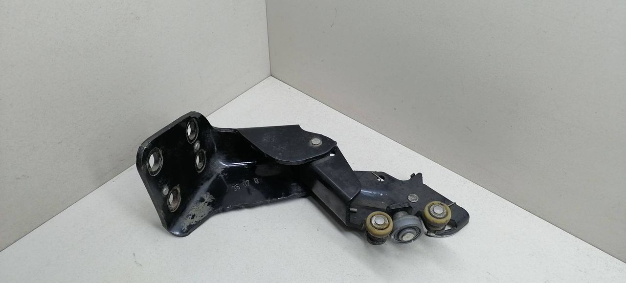 механизм сдвижной двери Peugeot 1007 1 поколение 2007, 1.6 л., HDi, 9HZ (DV6TED4), дизель, 5МКПП, серебристый, хетчбэк 3 дв., передний привод, 9033Q2 - фото №1
