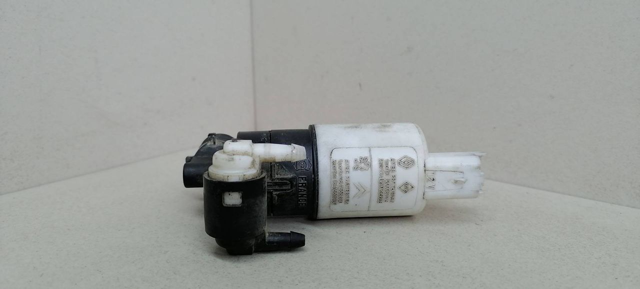 насос (моторчик) омывателя стекла Renault Scenic 2 поколение JM0G 2005, 1.9 л., DCi, F9Q 812, дизель, 6МКПП, серый, минивэн, передний привод, 9641553880, 8200067015, 9641553980, 8200595886 - фото №1
