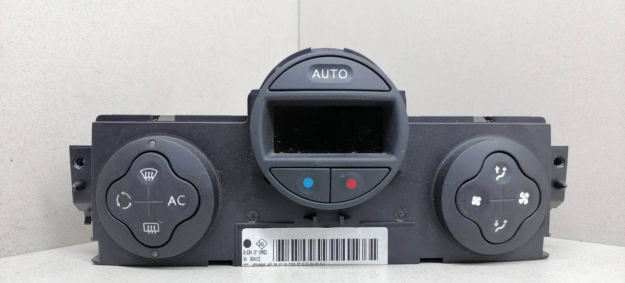 блок управления печки / климат-контроля Renault Megane 2 поколение BM0B 2003, 1.4 л., i, K4J 730, бензин, 5МКПП, серебристый, хетчбэк 5 дв., передний привод, VALEO, 8200312940 - фото №1