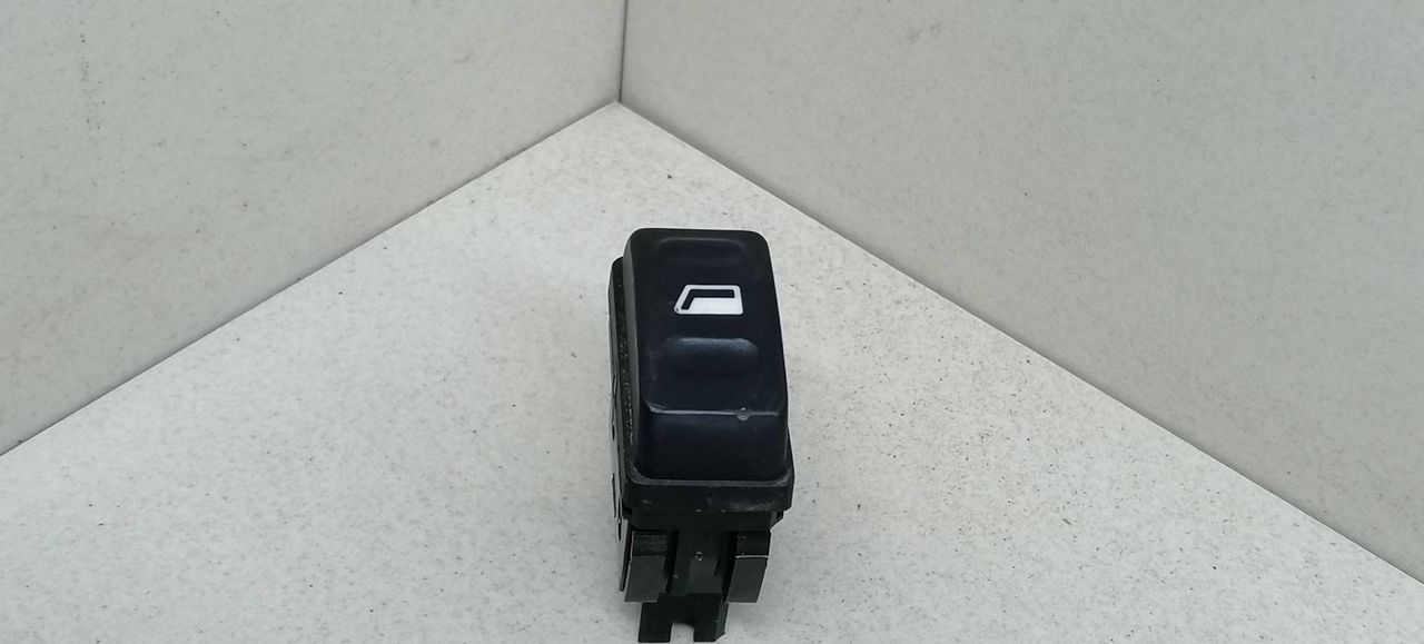 кнопка стеклоподъемника двери Citroen Xsara Picasso 1 поколение 2001, 2.0 л., HDi, RHY (DW10TD), дизель, 5МКПП, серебристый, минивэн, передний привод, 9638569180, 00006552Z7 - фото №1