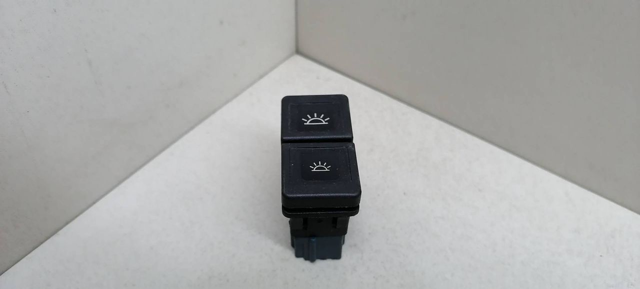 кнопка освещения панели приборов Citroen Xsara Picasso 1 поколение 2001, 2.0 л., HDi, RHY (DW10TD), дизель, 5МКПП, серебристый, минивэн, передний привод, 655421 - фото №1