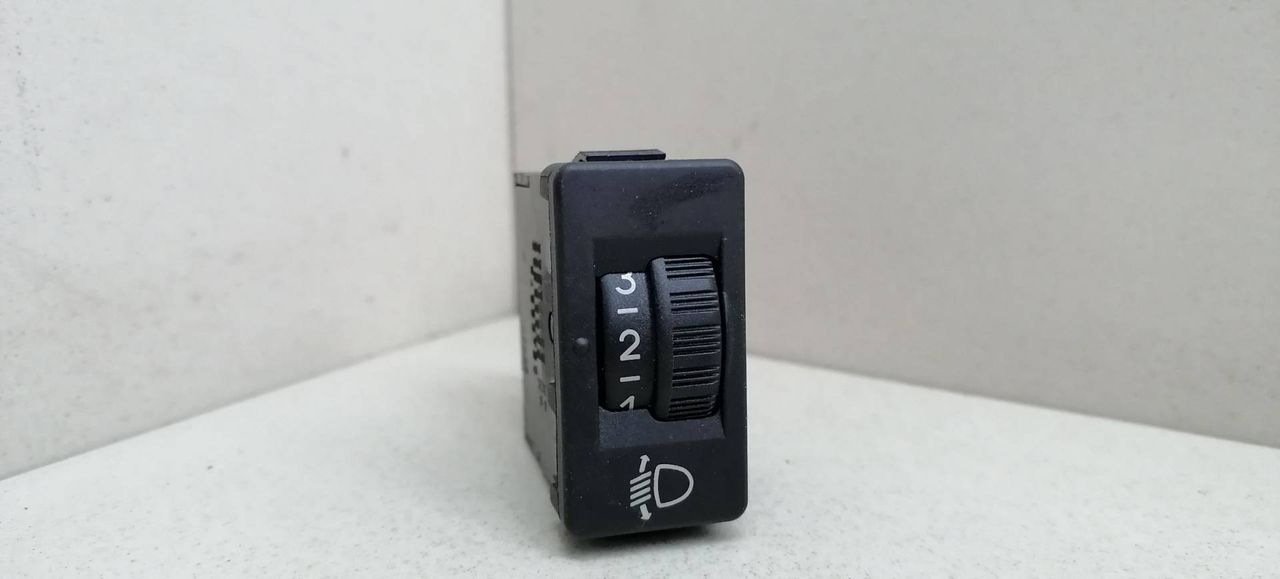 кнопка корректора фар Peugeot 407 1 поколение 2006, 1.6 л., HDi, 9HY (DV6TED4), дизель, МКПП, серый, передний привод, 96384422XT, 96366692XT - фото №1