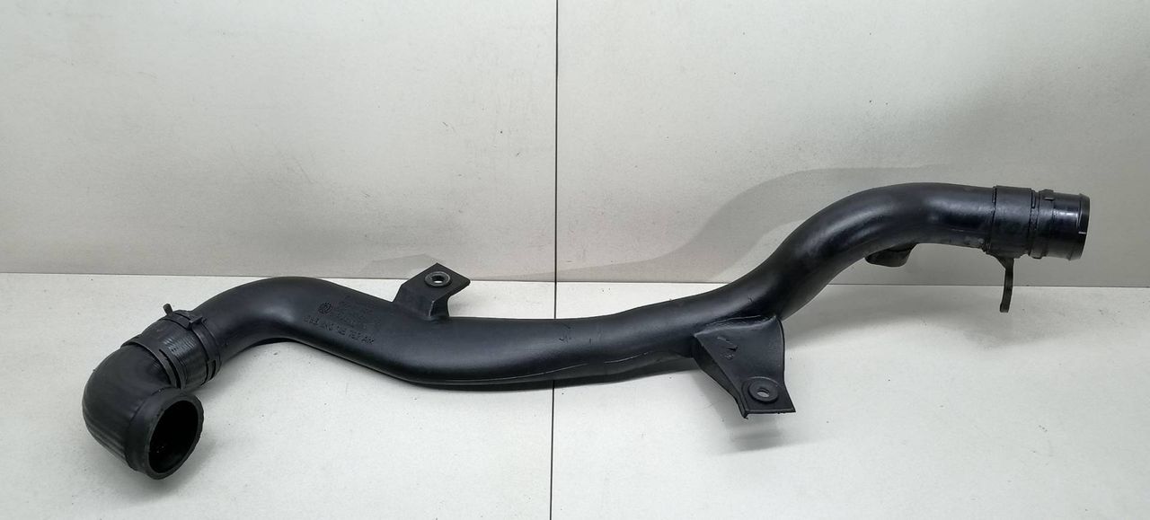 патрубок интеркулера Volkswagen Golf 4 поколение 2001, 1.9 л., TDi, дизель, 6K0145840AB - фото №1
