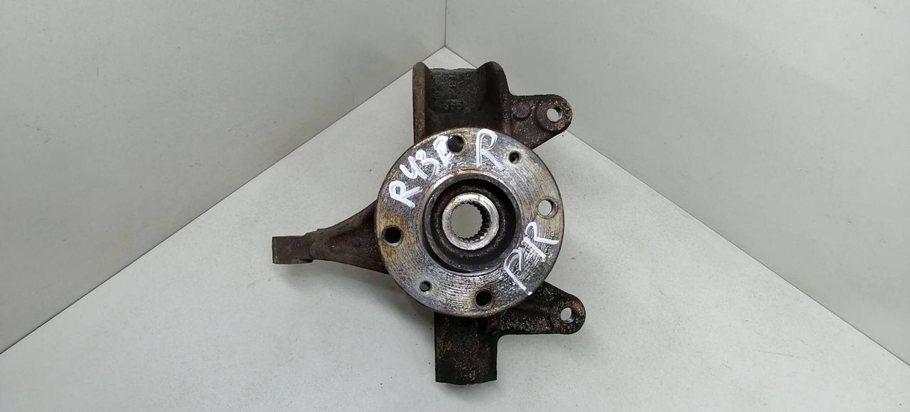 ступица передняя правая Renault Megane 2 поколение BM0B 2003, 1.4 л., i, K4J 730, бензин, 5МКПП, серебристый, хетчбэк 5 дв., передний привод, 402022048R - фото №1