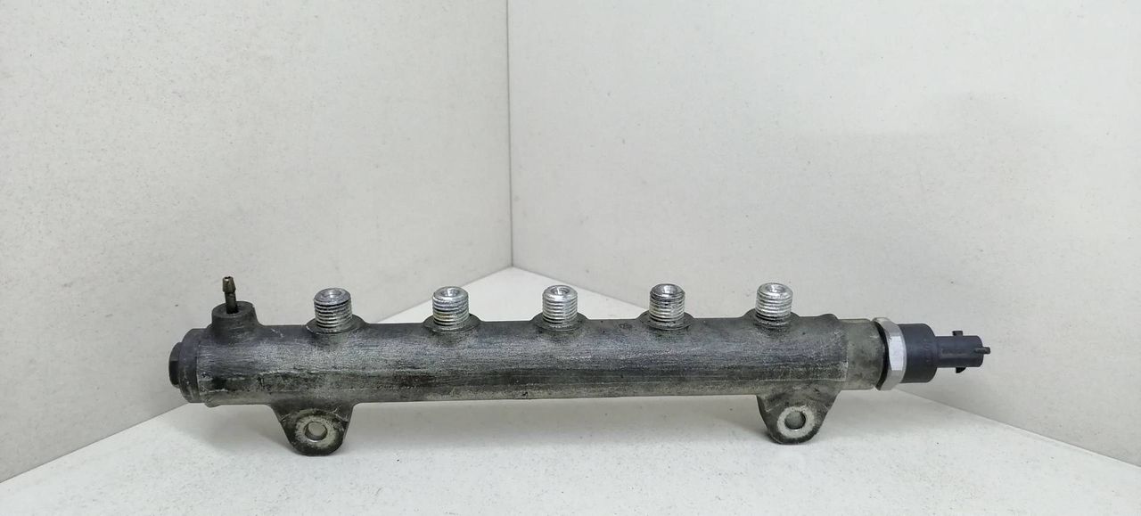 топливная рампа Hyundai Matrix 1 поколение 2005, 1.5 л., CRDi, дизель, BOSCH, 0281002568, 0445214067, 31400-2A100, 040727008140 - фото №1