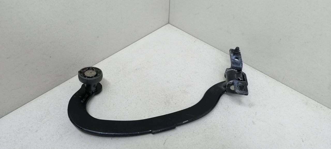 ролик двери сдвижной Peugeot 1007 1 поколение 2007, 1.6 л., HDi, 9HZ (DV6TED4), дизель, 5МКПП, серебристый, хетчбэк 3 дв., передний привод, 9033Q1 - фото №1