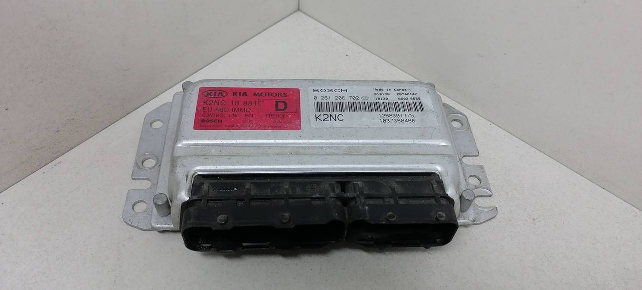 блок управления двигателем Kia Spectra 1 поколение 2000, BOSCH, 0261206702, K2NC18881, 1268301775, 1037360468, EUA6DIMMO - фото №1