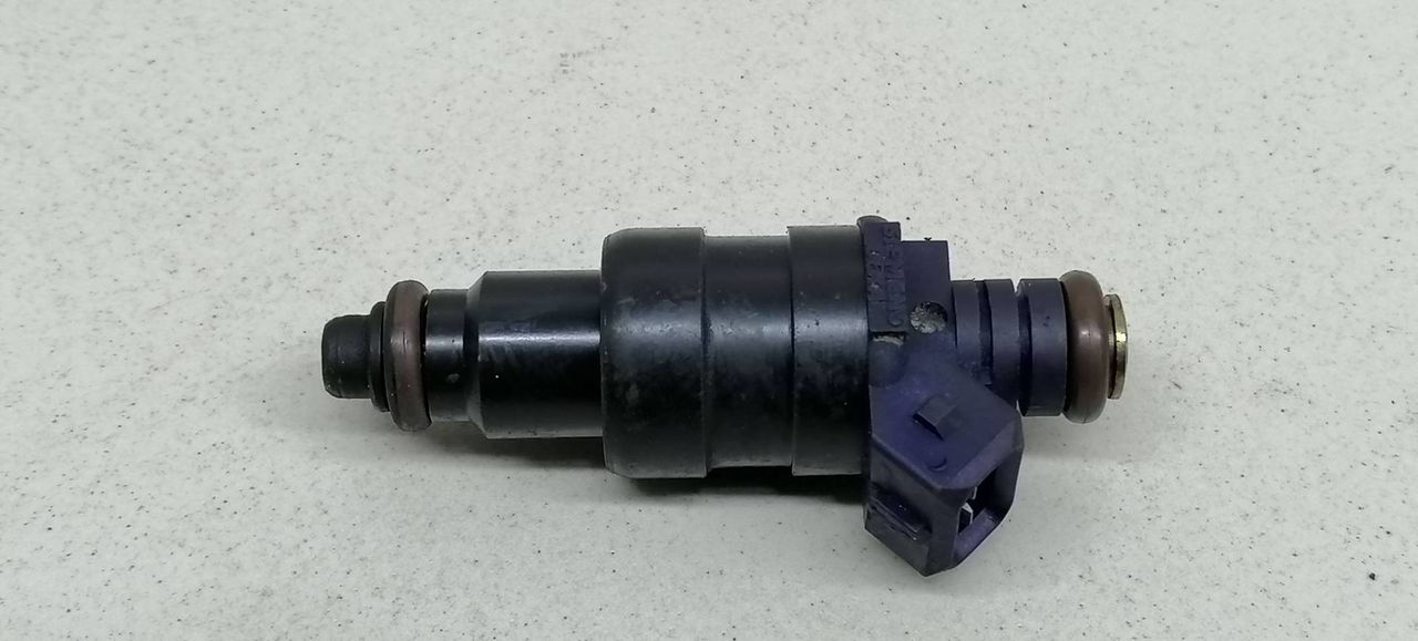 форсунка Renault Megane 1 поколение DA0F 1997, 1.6 л., i, K7M 702, бензин, 5МКПП, синий, купе, передний привод, 866313 - фото №1