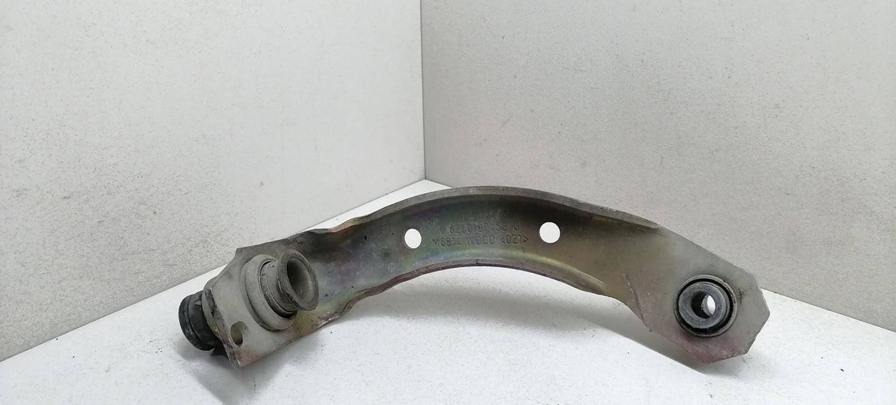 рычаг передний левый Renault Megane 2 поколение BM0B 2003, 1.4 л., i, K4J 730, бензин, 5МКПП, серебристый, хетчбэк 5 дв., передний привод, 8200197453G - фото №1