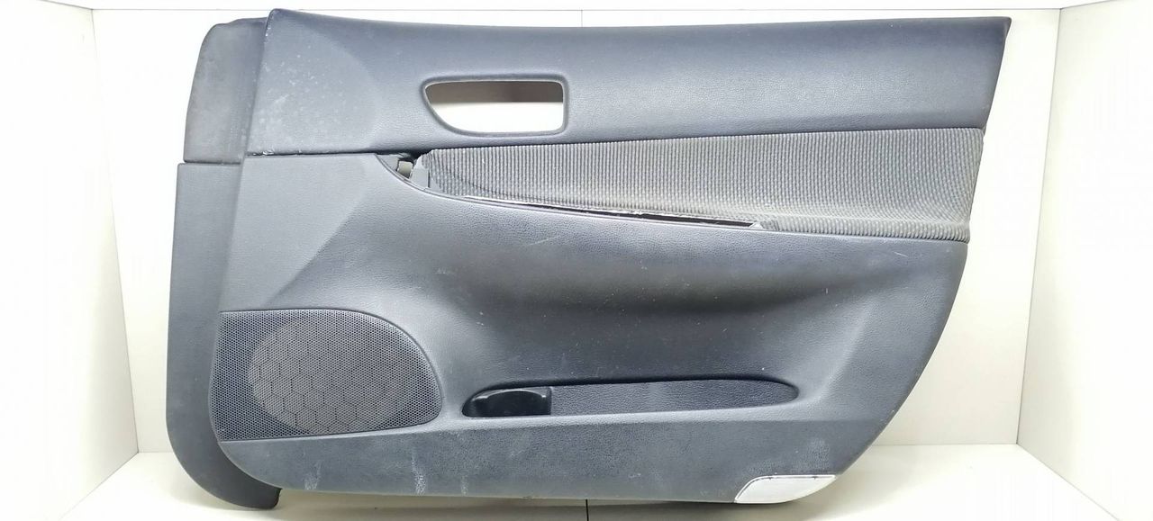 обшивка двери передняя правая Mazda 6 GG 2002, 2.0 л., TD, дизель, 5МКПП, синий, хетчбэк 5 дв., передний привод, GJ6A684C1 - фото №1