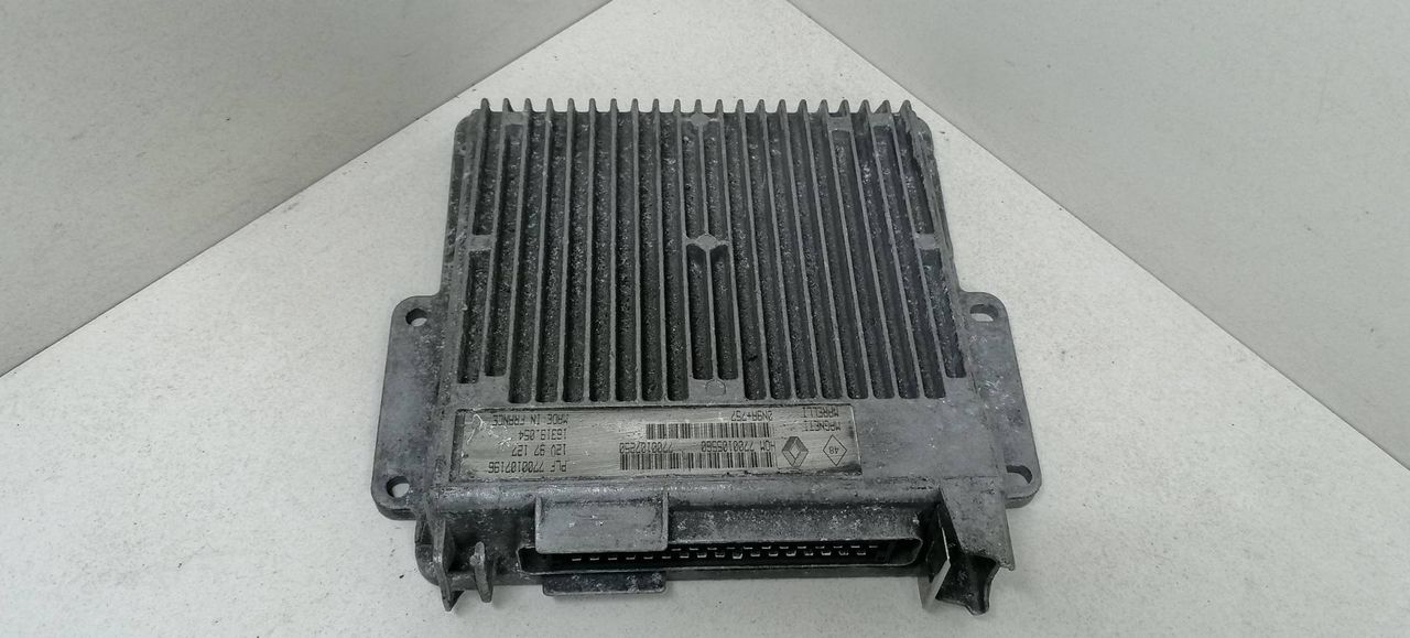 блок управления двигателем Renault Twingo 1 поколение 1996, MAGNETIMARELLI, 7700105560, 7700107250, 7700107196 - фото №1
