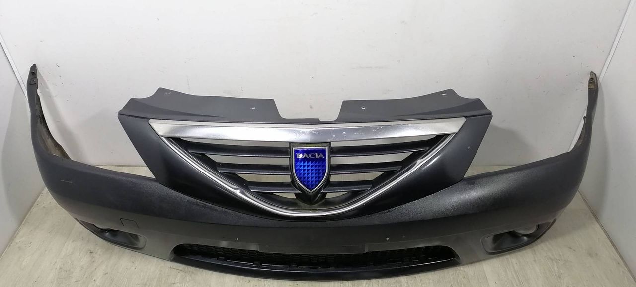 решетка радиатора Dacia Logan 1 поколение 2007, 1.5 л., DCi, дизель, 5МКПП, универсал, передний привод - фото №1