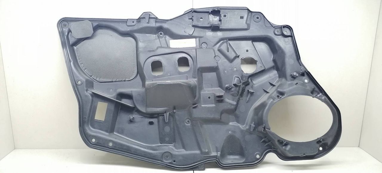 обшивка двери передняя левая Mazda 6 GG 2002, 2.0 л., TD, дизель, 5МКПП, синий, хетчбэк 5 дв., передний привод, GJ6A97XR - фото №1