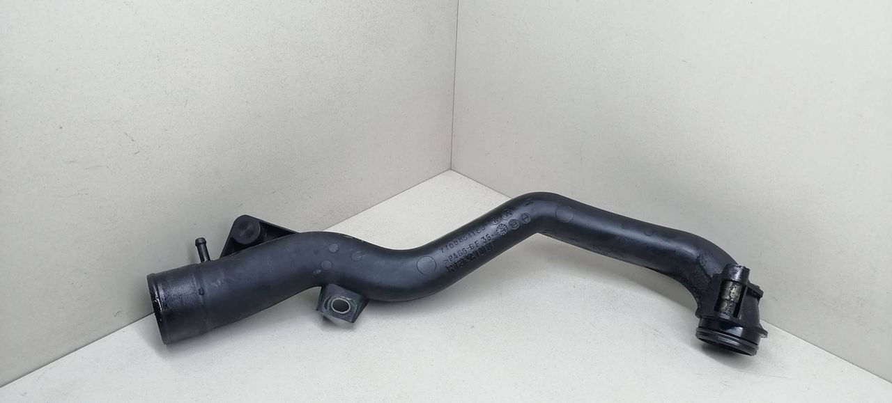 патрубок интеркулера Renault Laguna 1 поколение 1998, 2.2 л., TD, G8T 752, дизель, 5МКПП, серый, универсал, передний привод, 7700864165 - фото №1