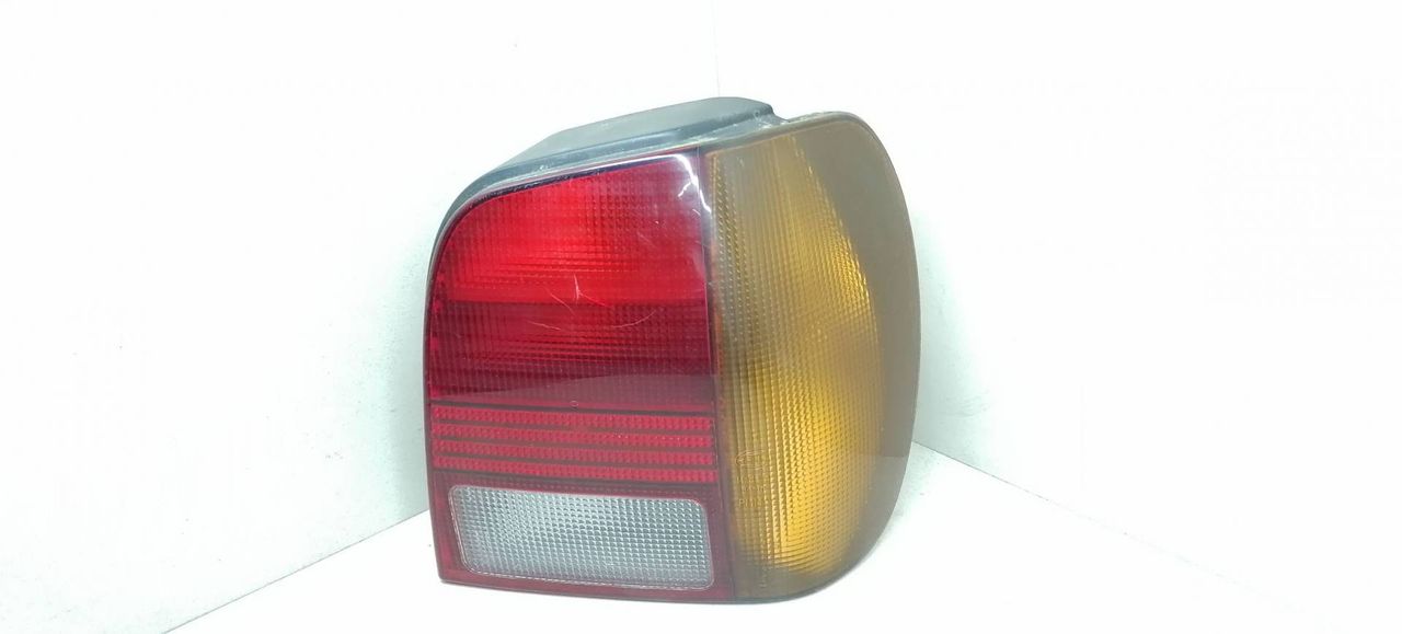 фонарь задний правый Volkswagen Polo 3 поколение 1998, 1.4 л., i, APQ, бензин, 5МКПП, зелёный, хетчбэк 5 дв., передний привод, 6N0945095A - фото №1