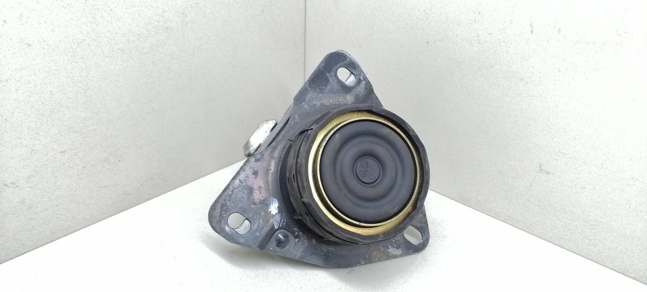 подушка крепления двигателя Renault Laguna 1 поколение B568 1998, 1.6 л., i, K4M 720, бензин, 5МКПП, зелёный, хетчбэк 5 дв., передний привод, 7700423007 - фото №1