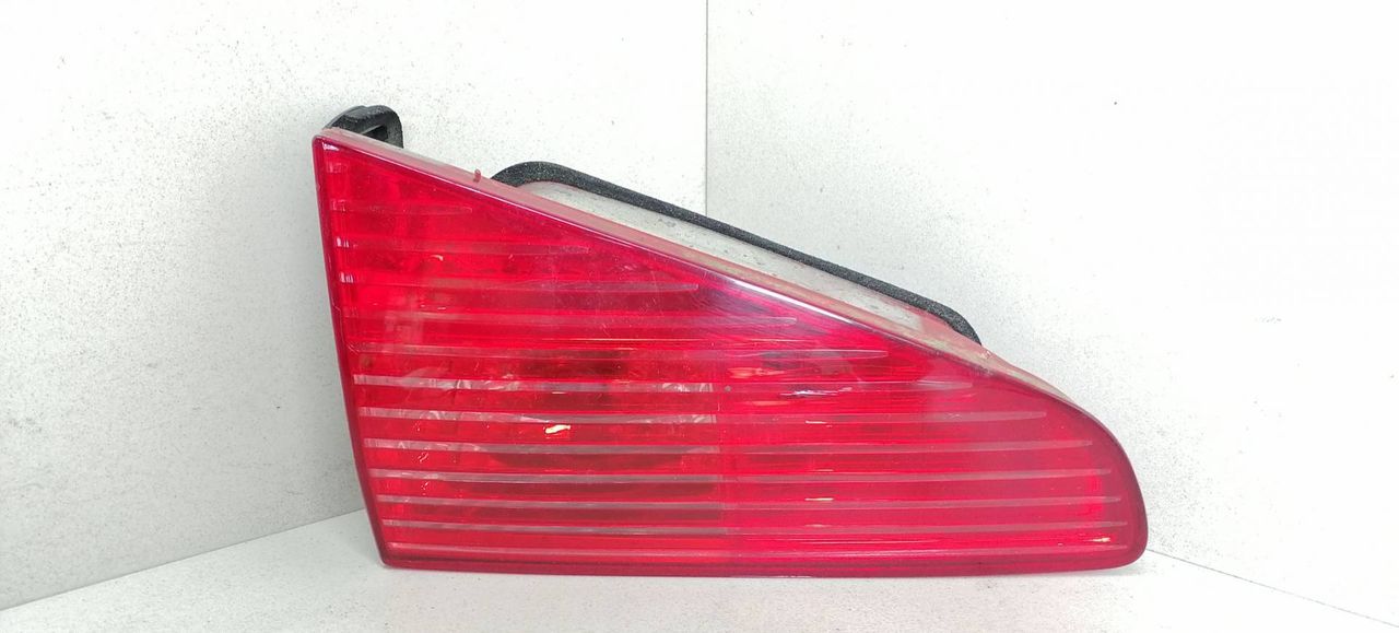 фонарь крышки багажника левый Peugeot 607 1 поколение 9D 2003, 2.2 л., HDi, 4HX (DW12TED4/FAP), дизель, АКПП, синий, седан, передний привод, 6350N2 - фото №1