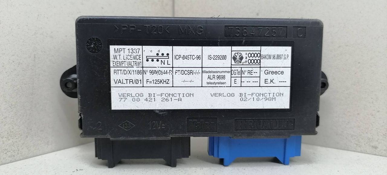 блок комфорта Renault Laguna 1 поколение B568 1998, 1.6 л., i, K4M 720, бензин, 5МКПП, зелёный, хетчбэк 5 дв., передний привод, 7700421261A, 73847257C - фото №1