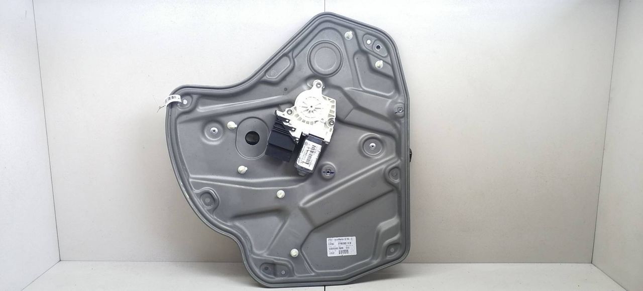 стеклоподъемник электрический задний правый Skoda Octavia 2 поколение (A5) 1Z 2005, 1.9 л., TDi, BJB, дизель, 5МКПП, бежевый, хетчбэк 5 дв., передний привод, ARVINMERITOR, 1Z0839656B - фото №1