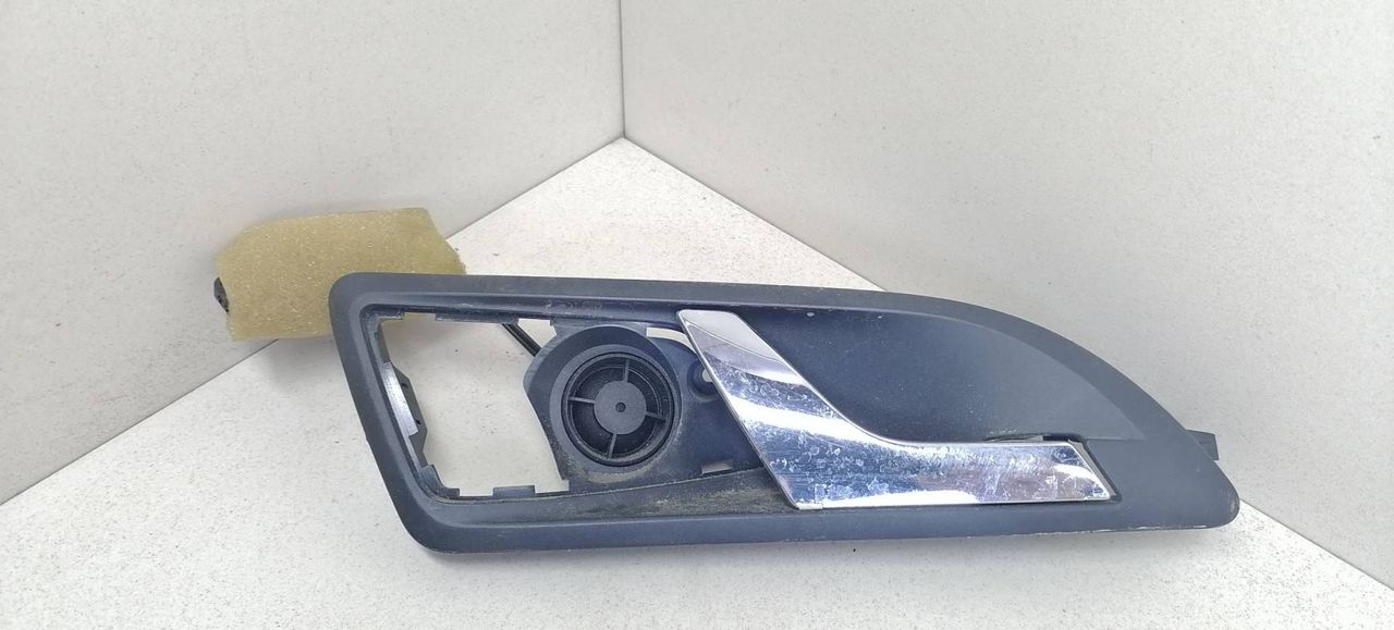 ручка внутренняя задняя правая Skoda Octavia 2 поколение (A5) 1Z 2005, 1.9 л., TDi, BJB, дизель, 5МКПП, бежевый, хетчбэк 5 дв., передний привод, 1Z0839248 - фото №1