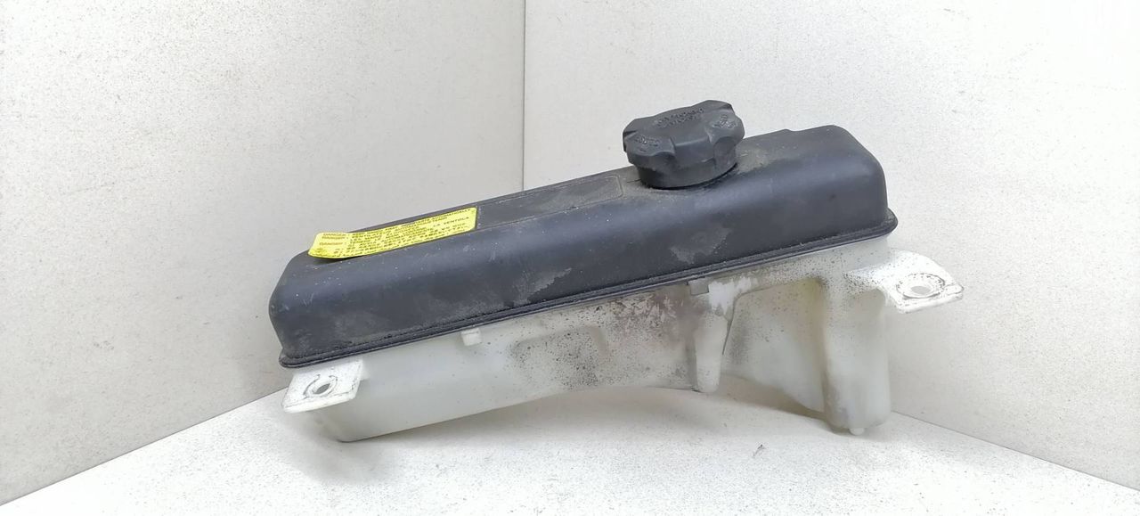 бачок расширительный Hyundai Matrix 1 поколение 2002, 1.5 л., CRDi, дизель, 5МКПП, серебристый, минивэн, передний привод, 2543017800, 2544126100 - фото №1