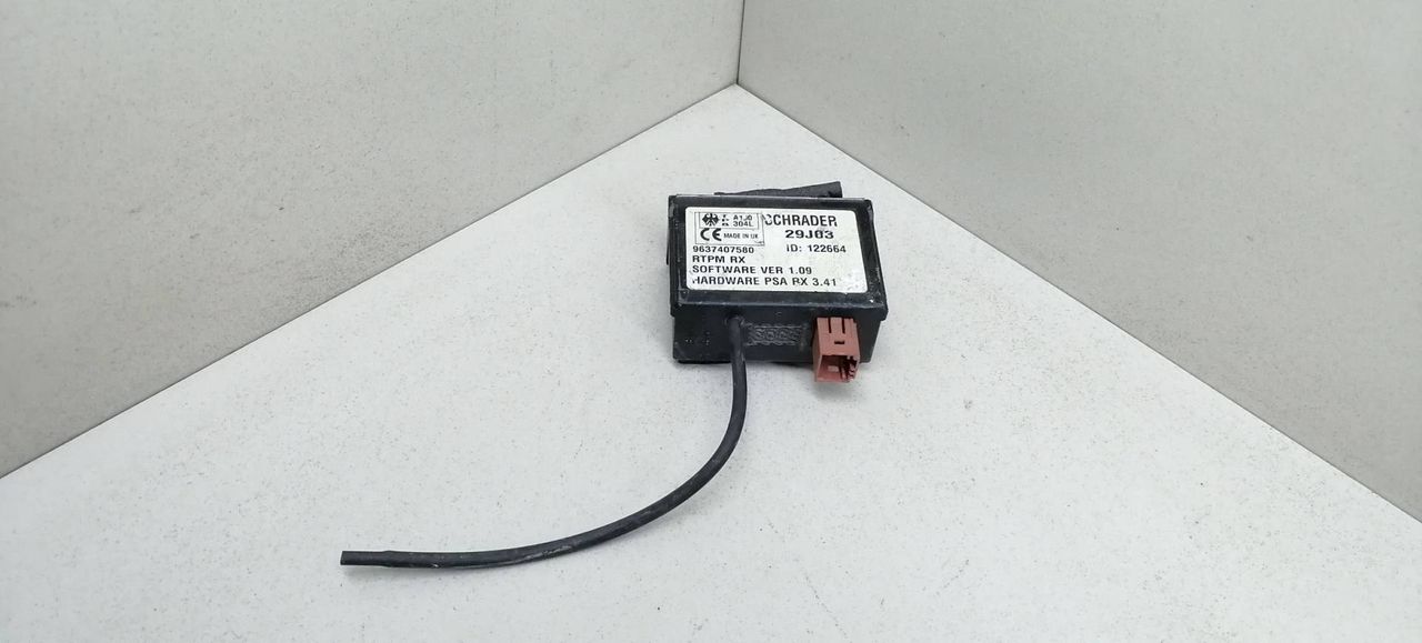 компрессор центрального замка Peugeot 607 1 поколение 9D 2003, 2.2 л., HDi, 4HX (DW12TED4/FAP), дизель, АКПП, синий, седан, передний привод, 9637407580, 29J03 - фото №1