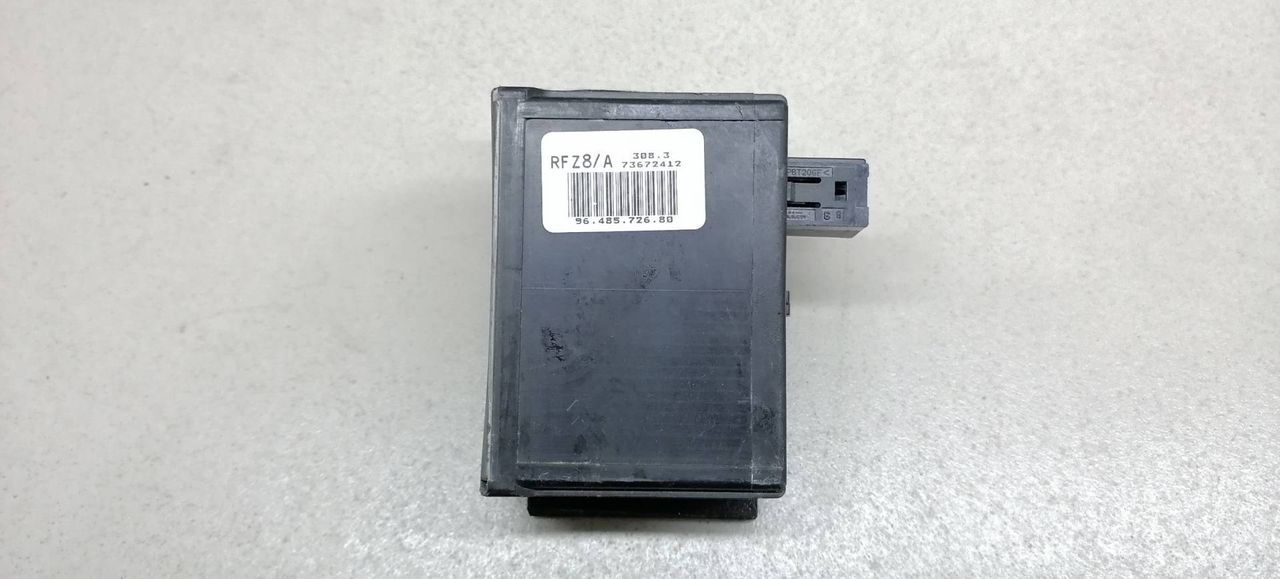 блок управления центральным замком Peugeot 607 1 поколение 9D 2003, 2.2 л., HDi, 4HX (DW12TED4/FAP), дизель, АКПП, синий, седан, передний привод, 9648572680 - фото №1