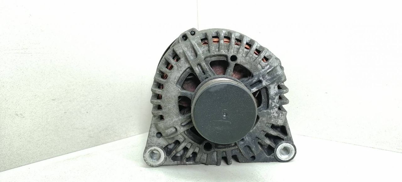 генератор Peugeot 1007 1 поколение 2007, 1.6 л., HDi, 9HZ (DV6TED4), дизель, 5МКПП, серебристый, хетчбэк 3 дв., передний привод, 2543526A, VALEO, 9646821780, 208017628 - фото №1