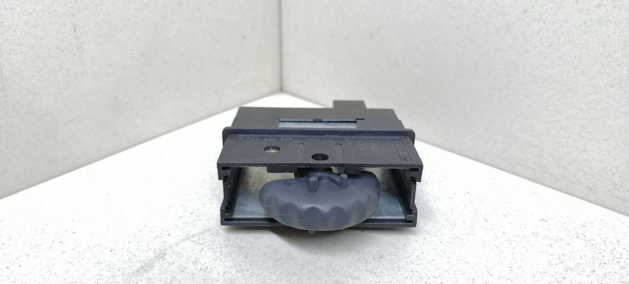 кнопка регулировки света Renault Laguna 1 поколение 1998, 2.2 л., TD, G8T 752, дизель, 5МКПП, серый, универсал, передний привод, 7700822897 - фото №1