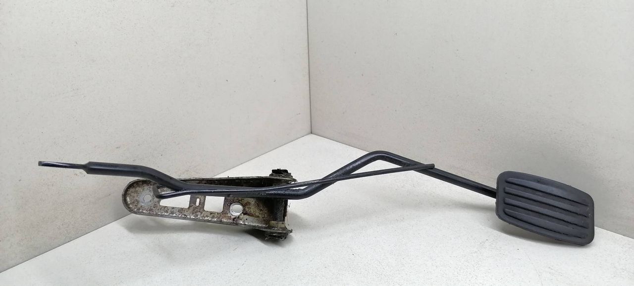 педаль Peugeot 406 1 поколение 1998, 1.9 л., TD, DHX (XUD9TE), дизель, 5МКПП, зелёный, передний привод, 1601F8 - фото №1