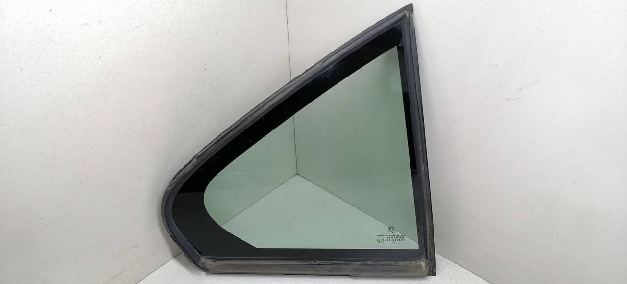 форточка задняя правая Peugeot 607 1 поколение 9D 2003, 2.2 л., HDi, 4HX (DW12TED4/FAP), дизель, АКПП, синий, седан, передний привод, 9204H5 - фото №1