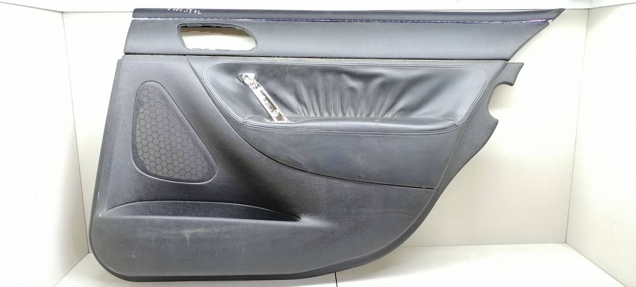 обшивка двери задняя правая Peugeot 607 1 поколение 9D 2003, 2.2 л., HDi, 4HX (DW12TED4/FAP), дизель, АКПП, синий, седан, передний привод, 96506505ZR, B96506505ZR - фото №1
