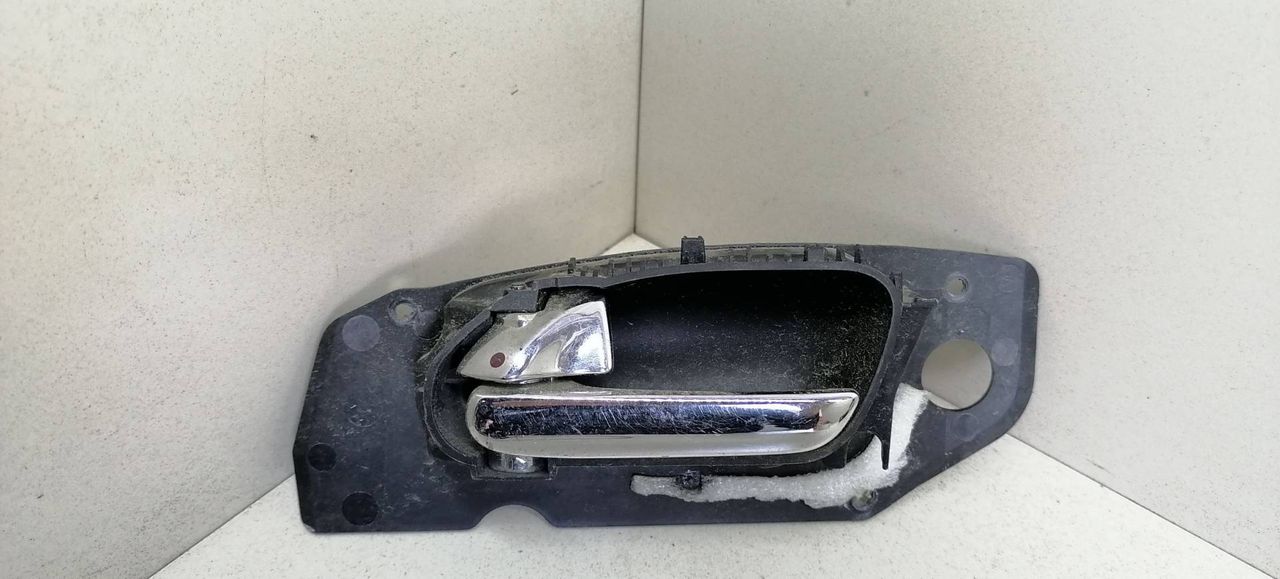 ручка внутренняя передняя левая Peugeot 607 1 поколение 9D 2003, 2.2 л., HDi, 4HX (DW12TED4/FAP), дизель, АКПП, синий, седан, передний привод, 9629160777 - фото №1