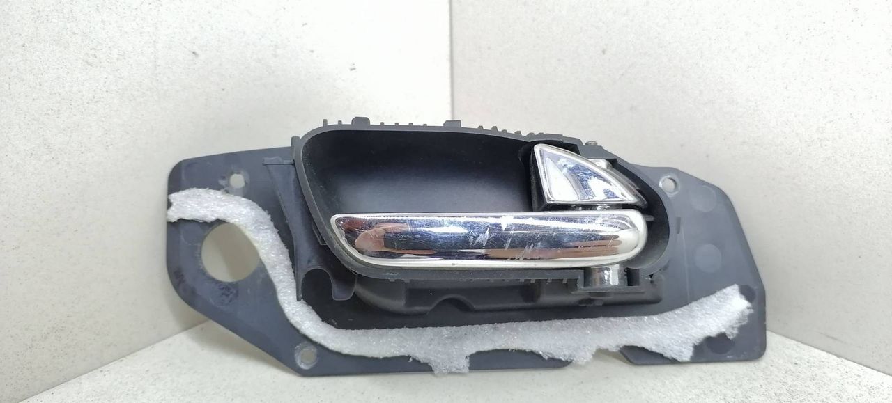 ручка внутренняя передняя правая Peugeot 607 1 поколение 9D 2003, 2.2 л., HDi, 4HX (DW12TED4/FAP), дизель, АКПП, синий, седан, передний привод, 9629160577 - фото №1