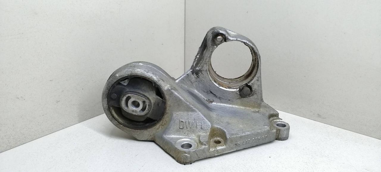 кронштейн двигателя Peugeot 607 1 поколение 9D 2003, 2.2 л., HDi, 4HX (DW12TED4/FAP), дизель, АКПП, синий, седан, передний привод, 9641729680 - фото №1