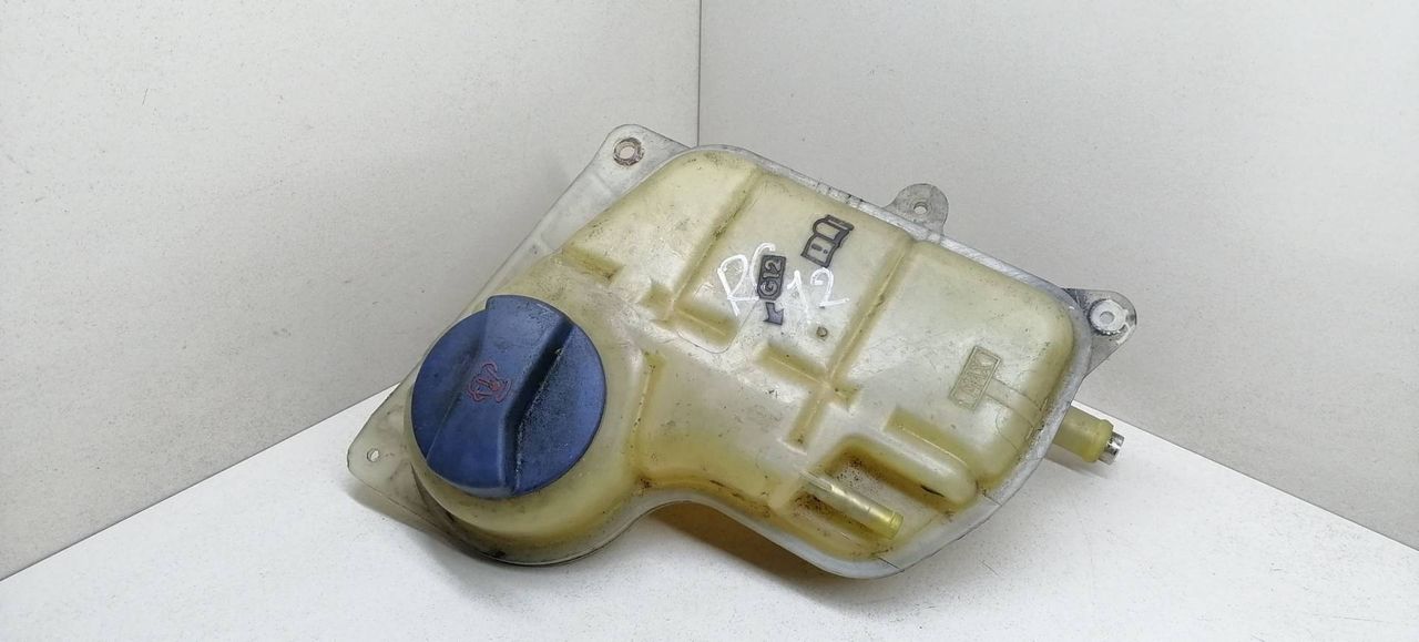 бачок расширительный Volkswagen Passat B5 3B5 1997, 1.9 л., TDi, AHU, дизель, 5МКПП, серебристый, седан, передний привод, 8D0121403J - фото №1