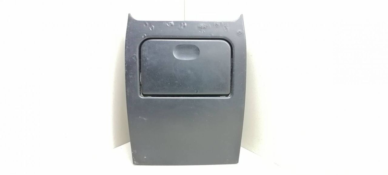 пепельница Peugeot 406 1 поколение 1998, 1.9 л., TD, DHX (XUD9TE), дизель, 5МКПП, зелёный, передний привод, 9618086877, 9618086677, 9619282577, 9619282377 - фото №1