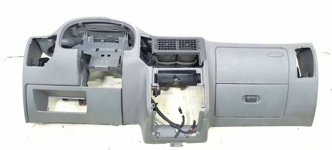 панель передняя салона (торпедо) Volkswagen Polo 3 поколение 1998, 1.4 л., i, APQ, бензин, 5МКПП, зелёный, хетчбэк 5 дв., передний привод, 6N0857101BC81, 6K1857921EC81, 6N1857003D - фото №1