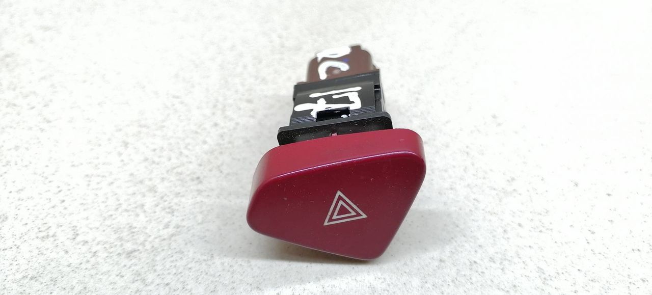 кнопка аварийной сигнализации Peugeot 607 1 поколение 9D 2003, 2.2 л., HDi, 4HX (DW12TED4/FAP), дизель, АКПП, синий, седан, передний привод, TRW - фото №1