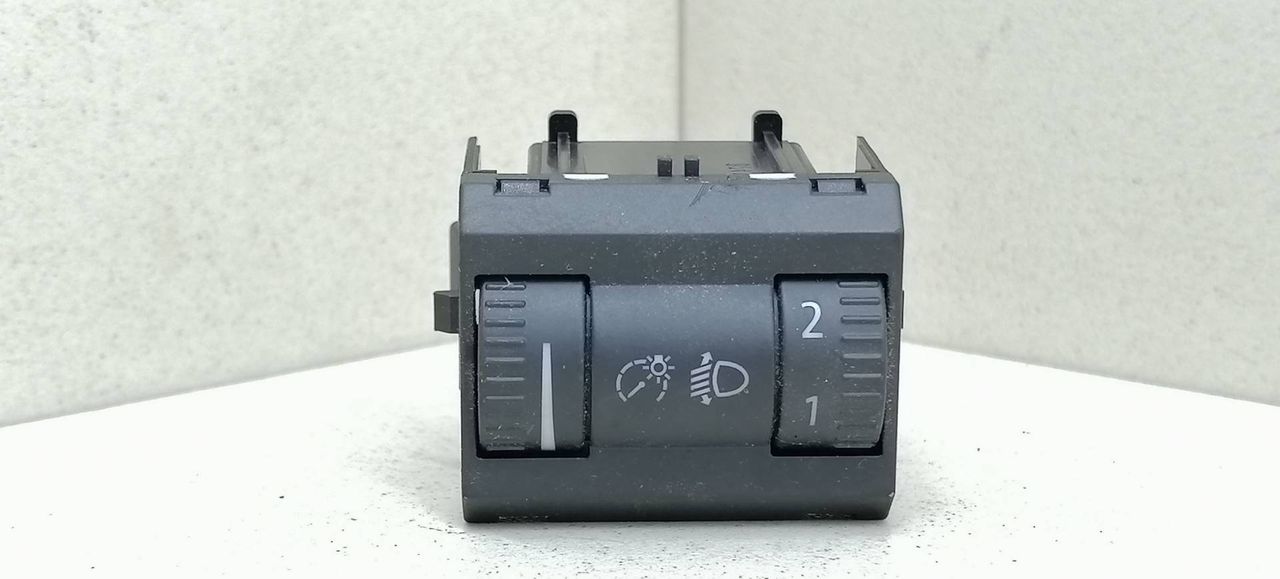 кнопка корректора фар Skoda Octavia 2 поколение (A5) 1Z 2005, 1.9 л., TDi, BJB, дизель, 5МКПП, бежевый, хетчбэк 5 дв., передний привод, 1Z0941333 - фото №1