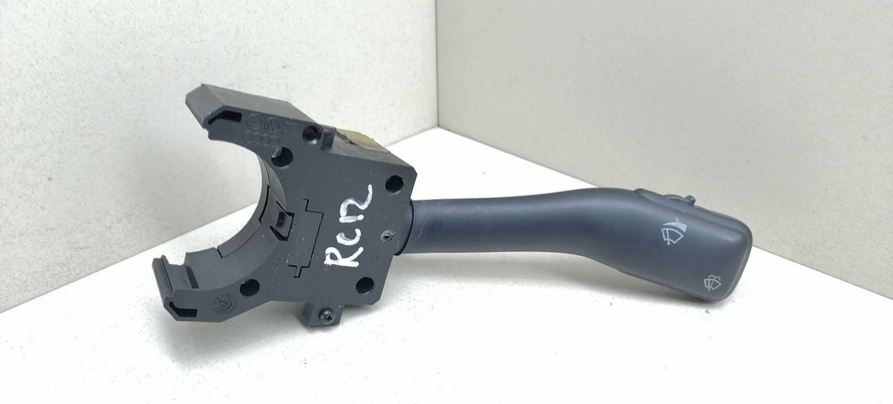 переключатель дворников Volkswagen Passat B5 3B5 1997, 1.9 л., TDi, AHU, дизель, 5МКПП, серебристый, седан, передний привод, 8L0953503A01C - фото №1