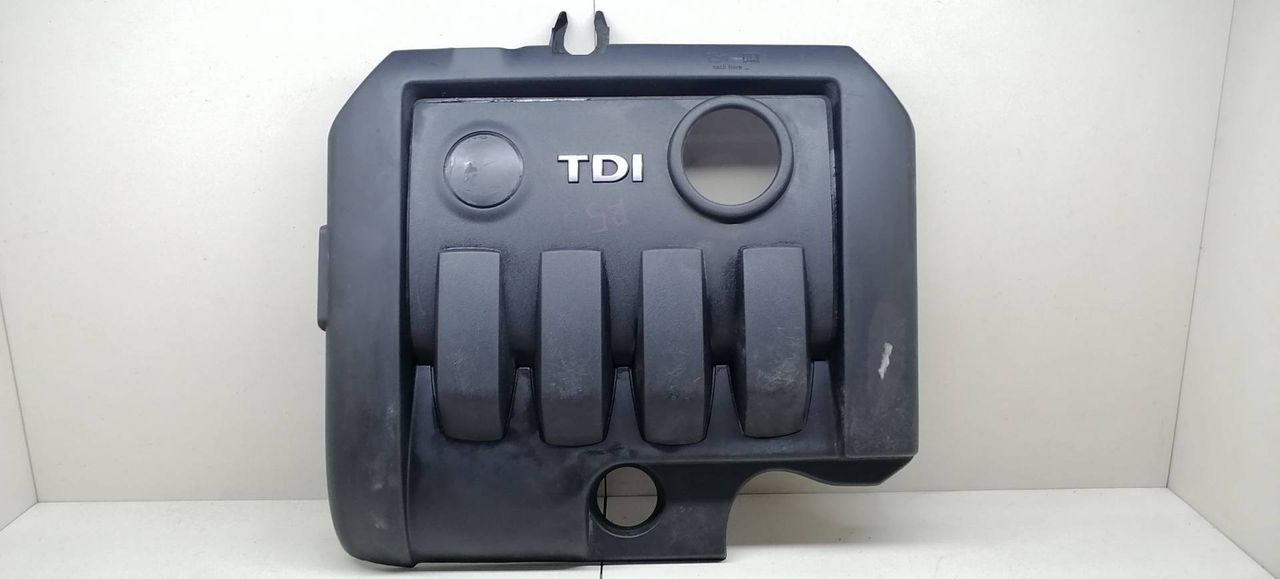 декоративная крышка двигателя Skoda Octavia 2 поколение (A5) 1Z 2005, 1.9 л., TDi, BJB, дизель, 5МКПП, бежевый, хетчбэк 5 дв., передний привод, 03G103925BL, 03G103925BM, 03G103925BN, 03G103925AD, 03G103925AN, 03G103925BR - фото №1