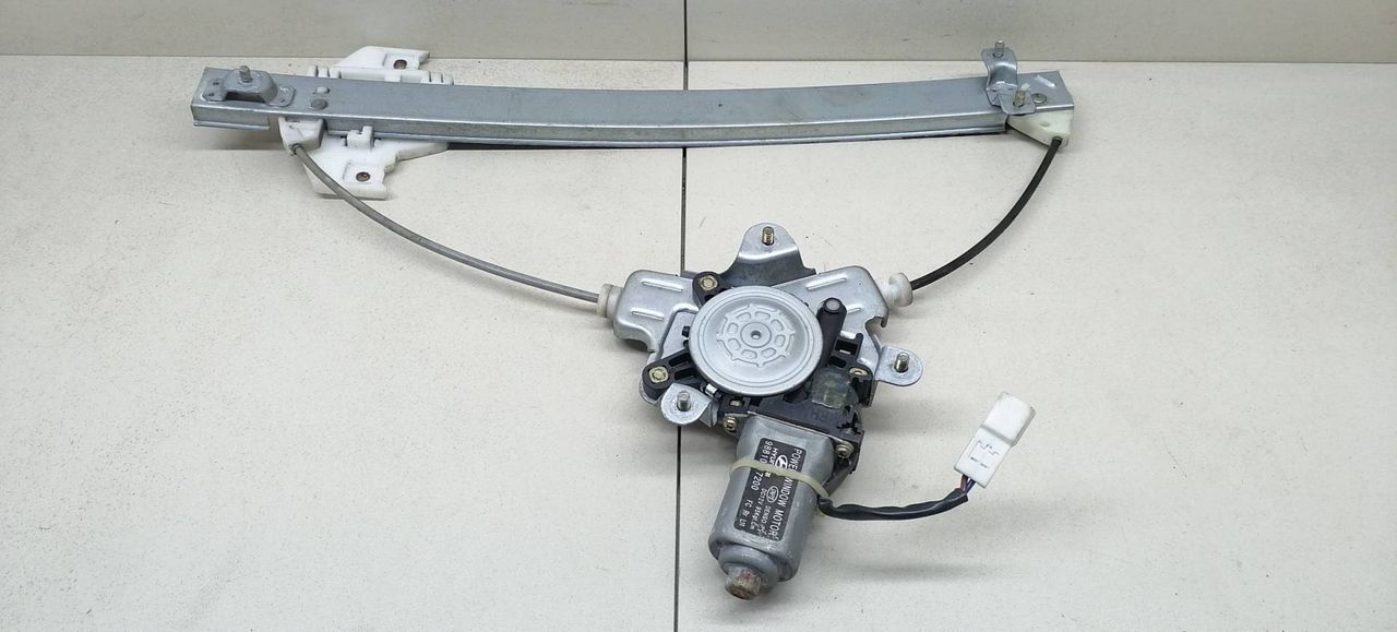 стеклоподъемник электрический задний левый Hyundai Matrix 1 поколение 2002, 1.5 л., CRDi, дизель, 5МКПП, серебристый, минивэн, передний привод, 98810-17200, DENSO - фото №1