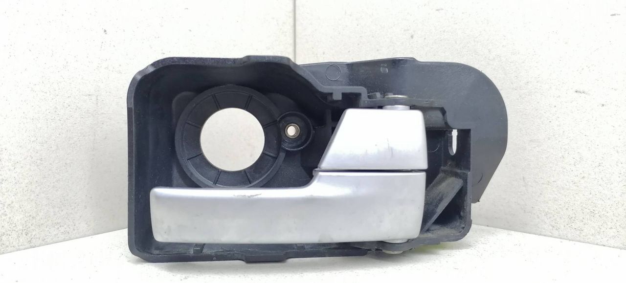 ручка внутренняя передняя правая Ford Mondeo 3 поколение 2003, 2.0 л., HJBA, дизель, МКПП, белый, универсал, передний привод, 1S71-F22600-AF - фото №1
