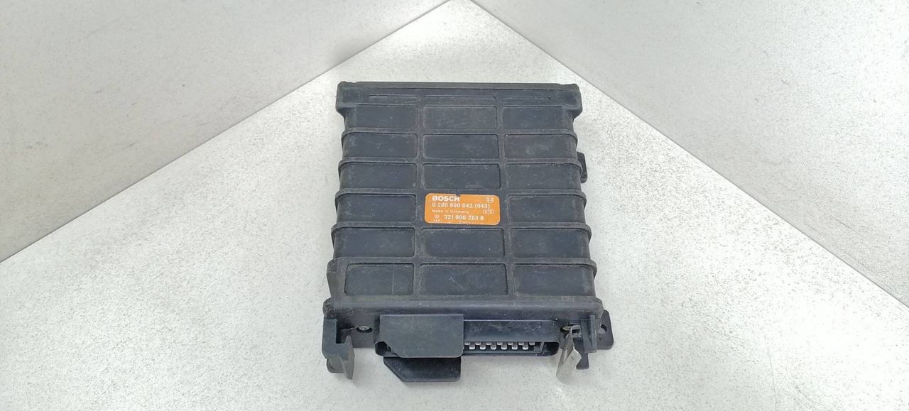 блок управления двигателем Volkswagen Passat B3 1990, 1.8 л., бензин, 321906263B, 0280800042, 0280800043 - фото №1