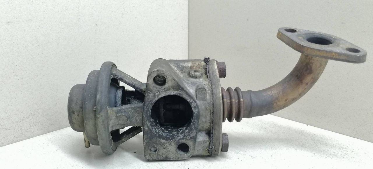 клапан EGR Mitsubishi Space Wagon 3 поколение (Typ N50) 2000, 2.0 л., дизель, K5T554 - фото №1