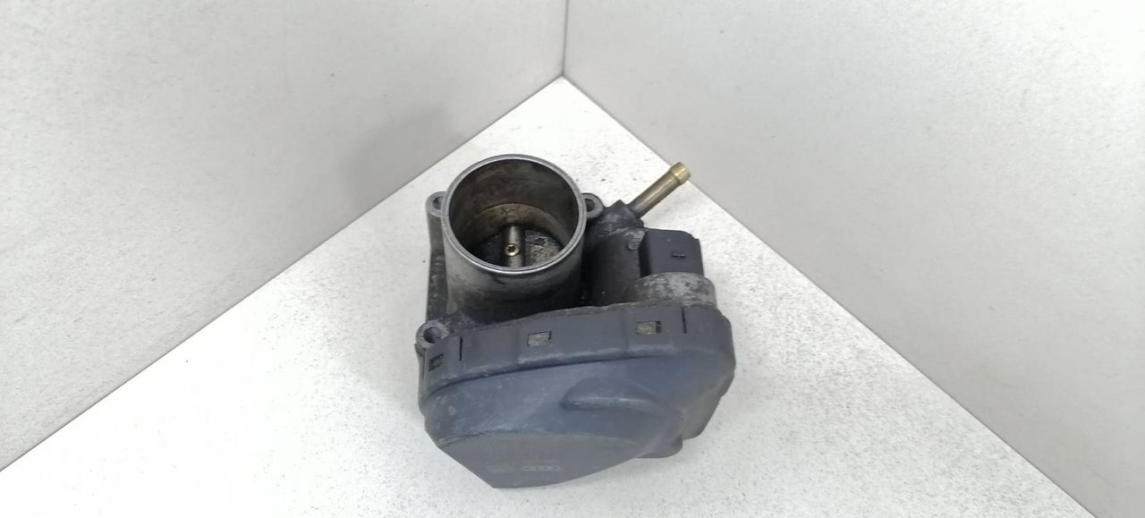 заслонка дроссельная Volkswagen Golf 4 поколение 2004, 1.4 л., бензин, 408238321, 036133062, 408238001 - фото №1