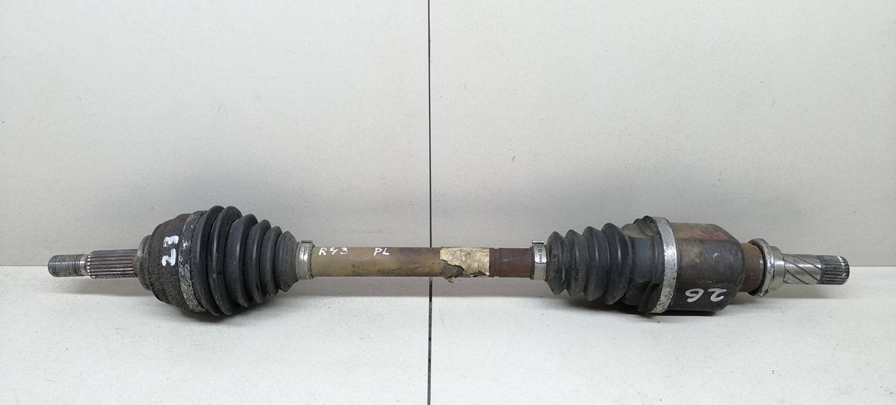 полуось передняя левая (приводной вал, ШРУС) Renault Megane 2 поколение BM0B 2003, 1.4 л., i, K4J 730, бензин, 5МКПП, серебристый, хетчбэк 5 дв., передний привод, 8200198016 - фото №1