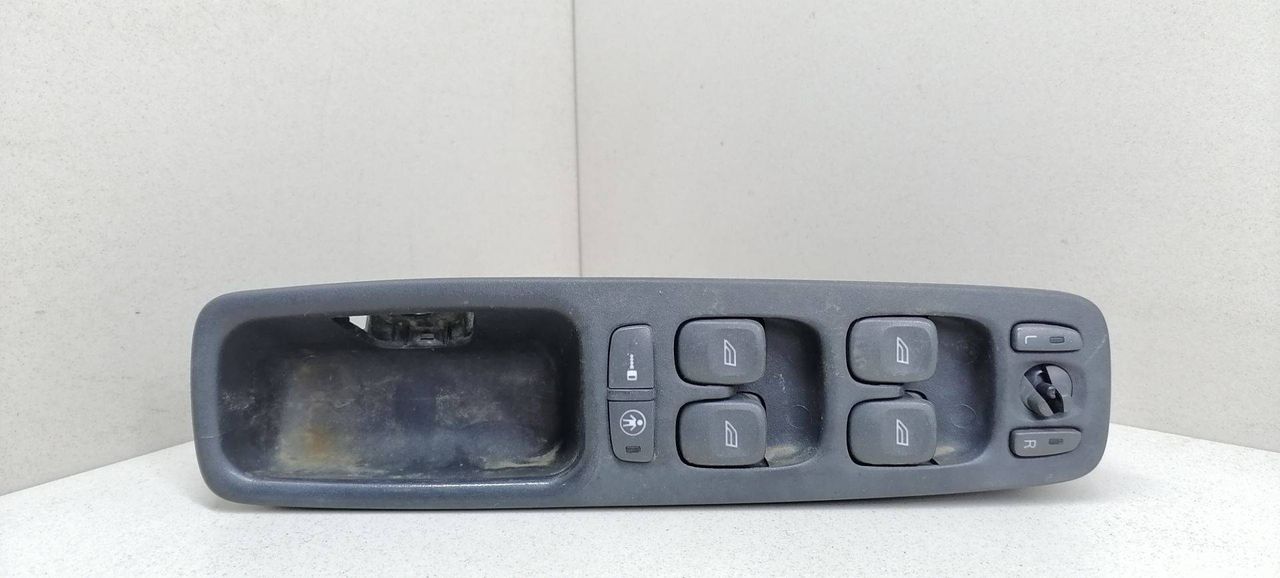 кнопка стеклоподъемника двери передней левой Volvo S80 1 поколение 2000, 2.5 л., TD, D 5252 T, дизель, 5МКПП, серебристый, седан, передний привод, 30658116 - фото №1